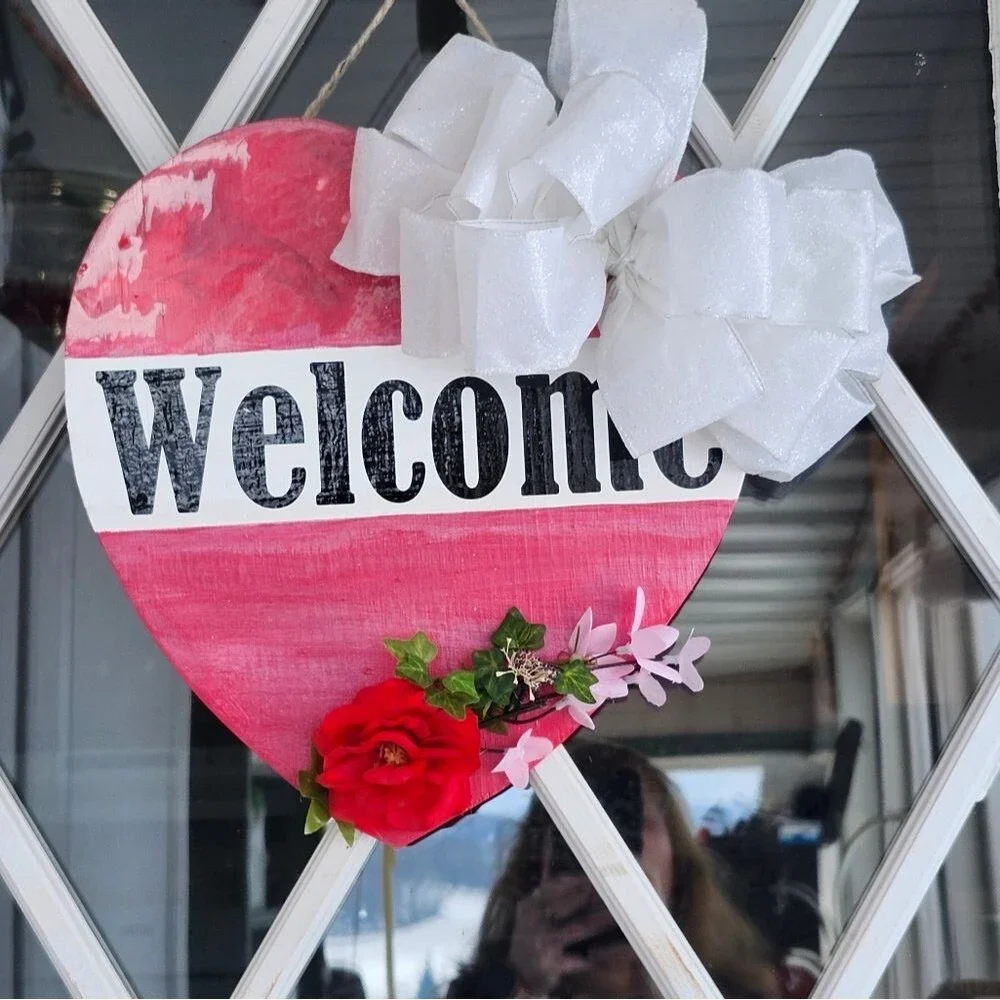 Hand Crafted Heart Shaped Welcome Sign Wooden Floral Decoration 12